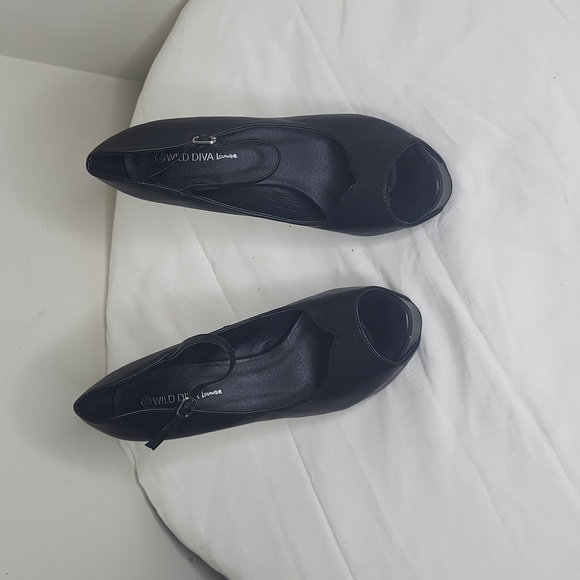 Heels - Picture 2 of 3